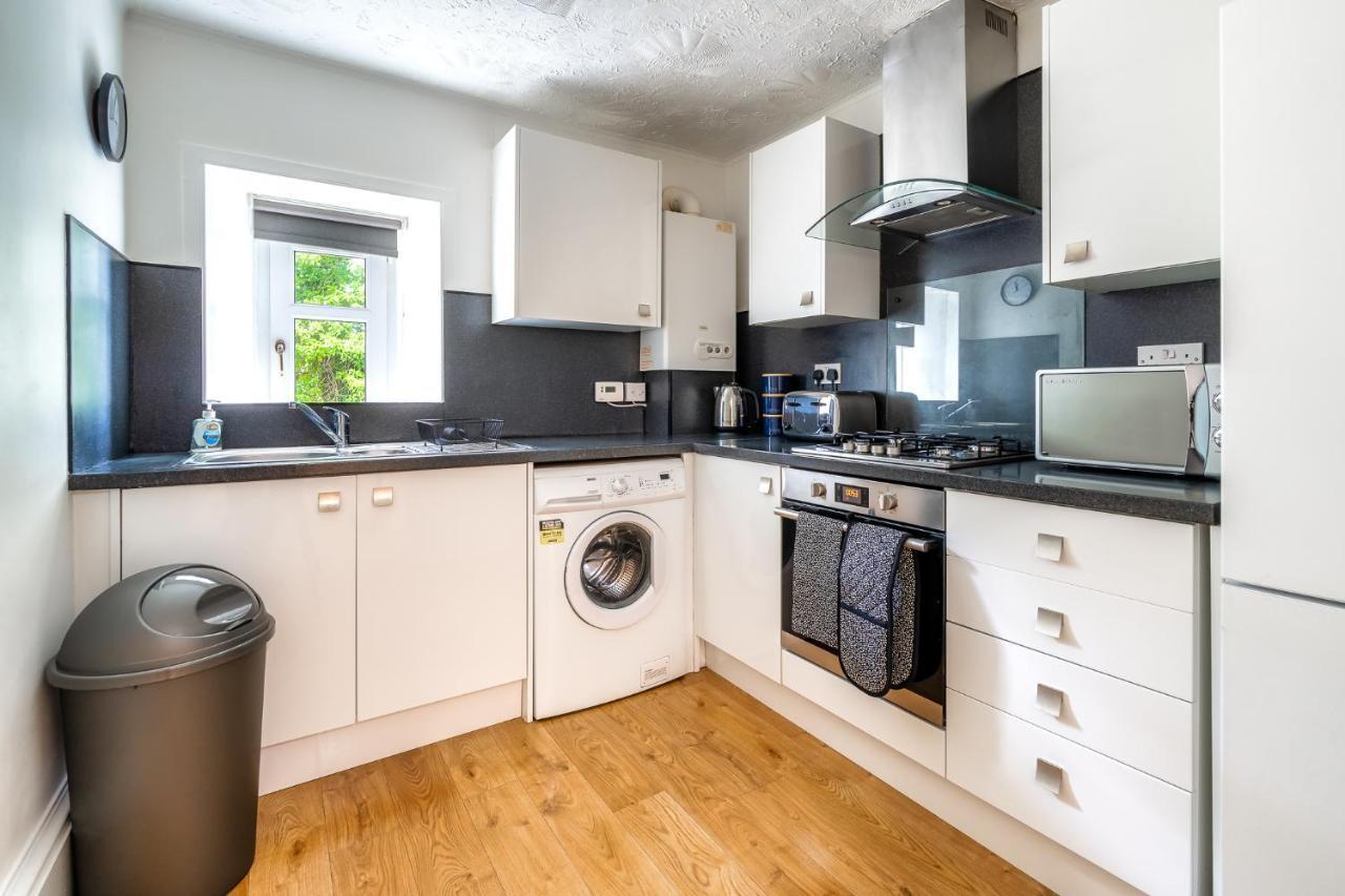 Cosy Retreat - Charming 2-Bed Apartment Greenock Extérieur photo