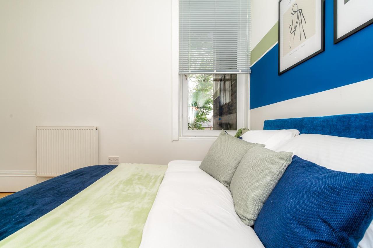 Cosy Retreat - Charming 2-Bed Apartment Greenock Extérieur photo