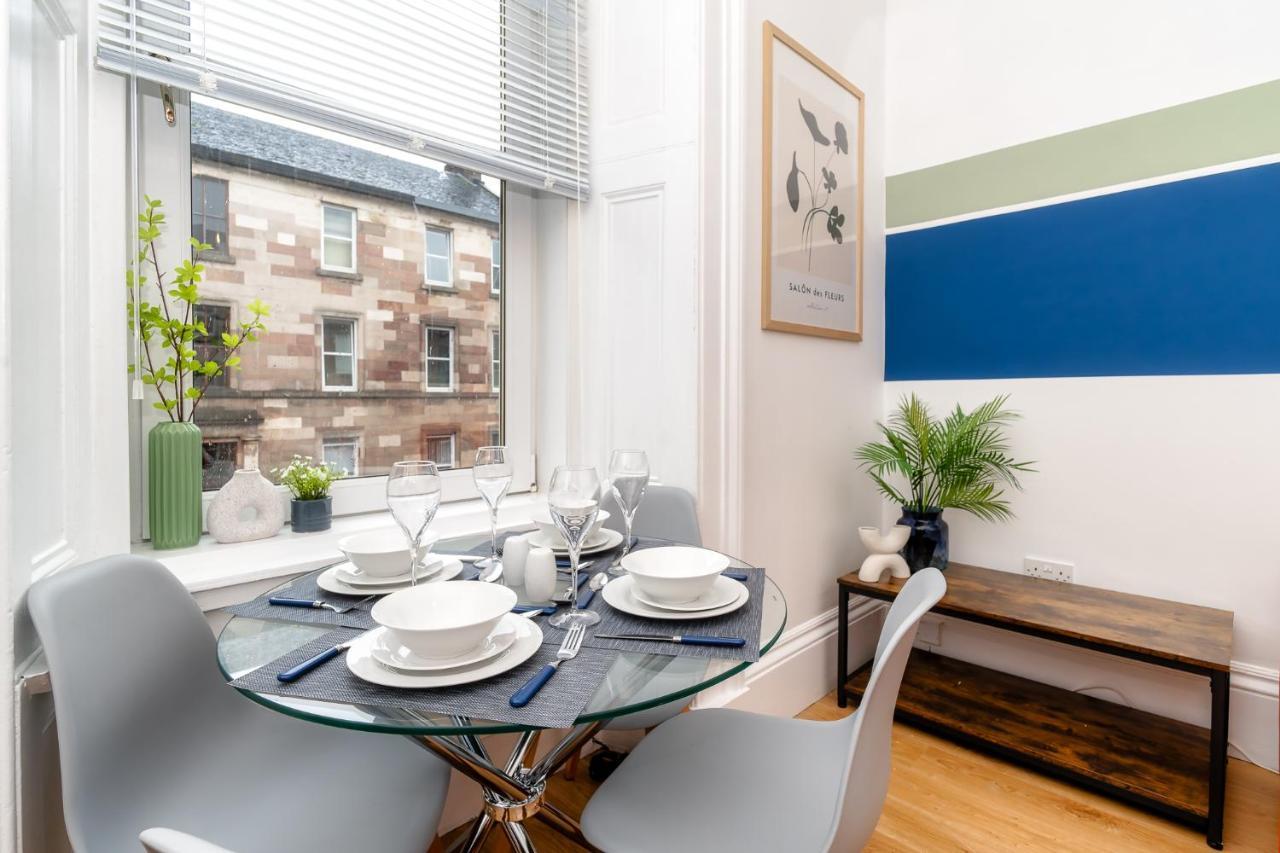 Cosy Retreat - Charming 2-Bed Apartment Greenock Extérieur photo