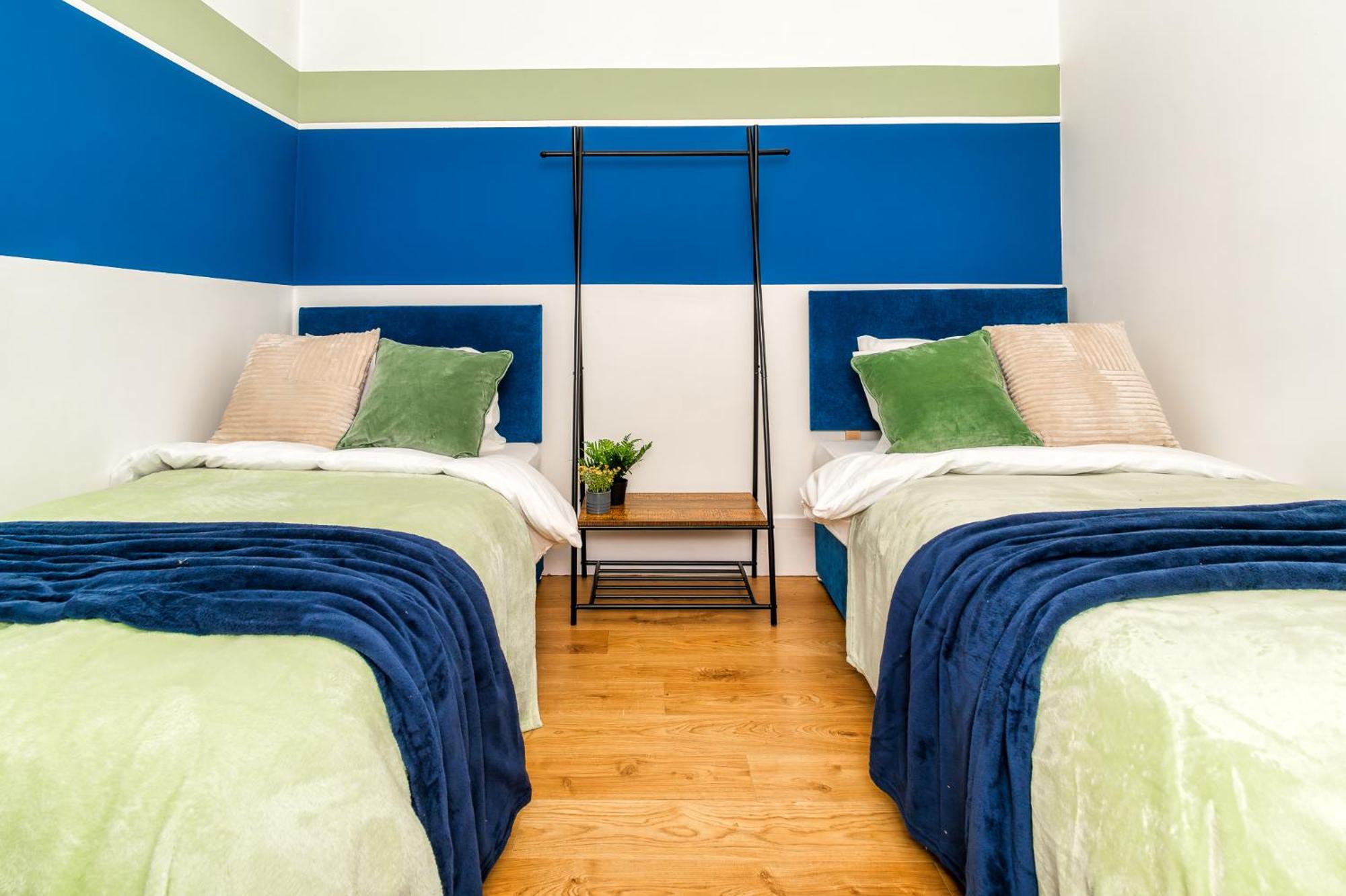 Cosy Retreat - Charming 2-Bed Apartment Greenock Extérieur photo