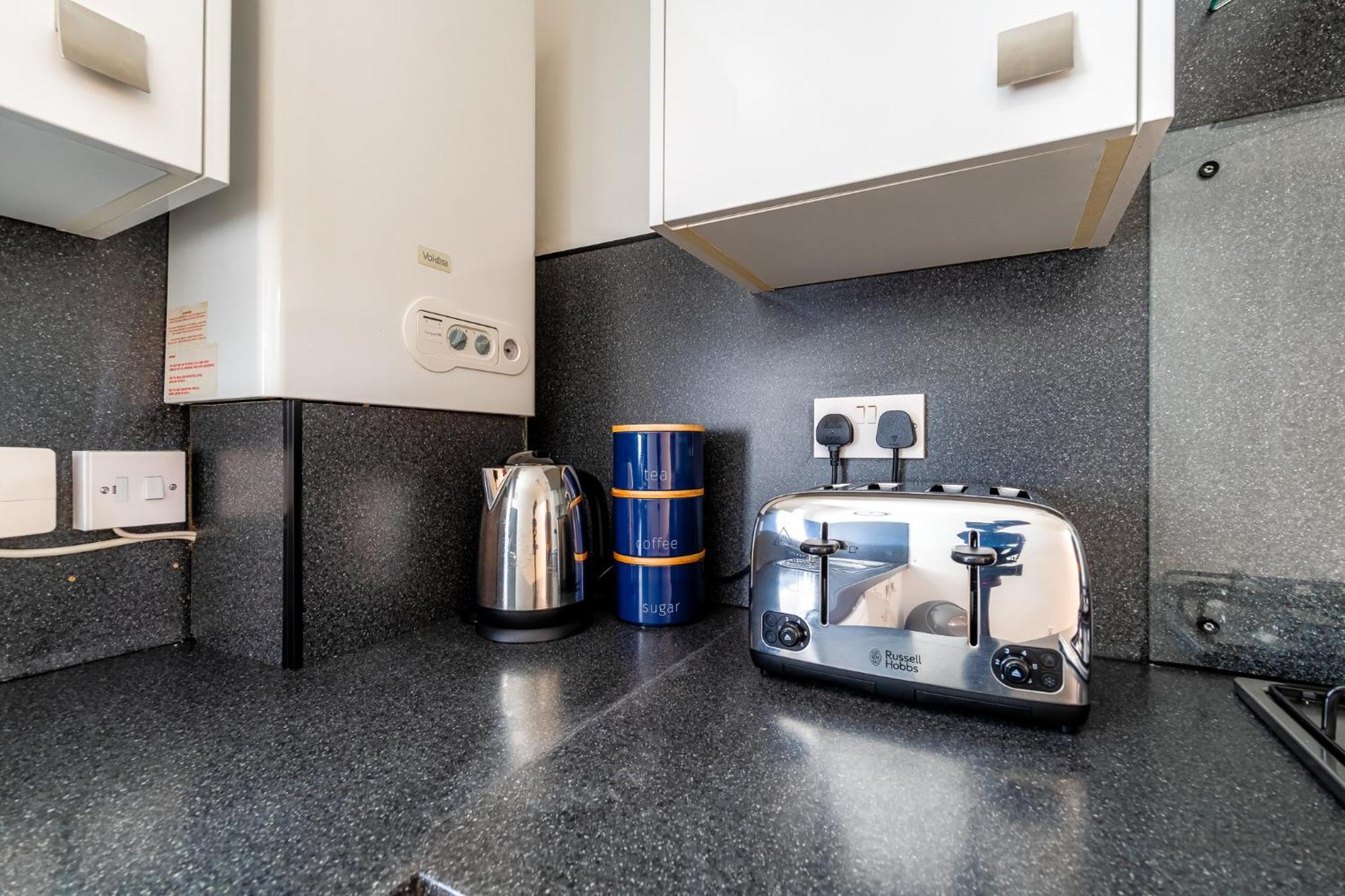 Cosy Retreat - Charming 2-Bed Apartment Greenock Extérieur photo